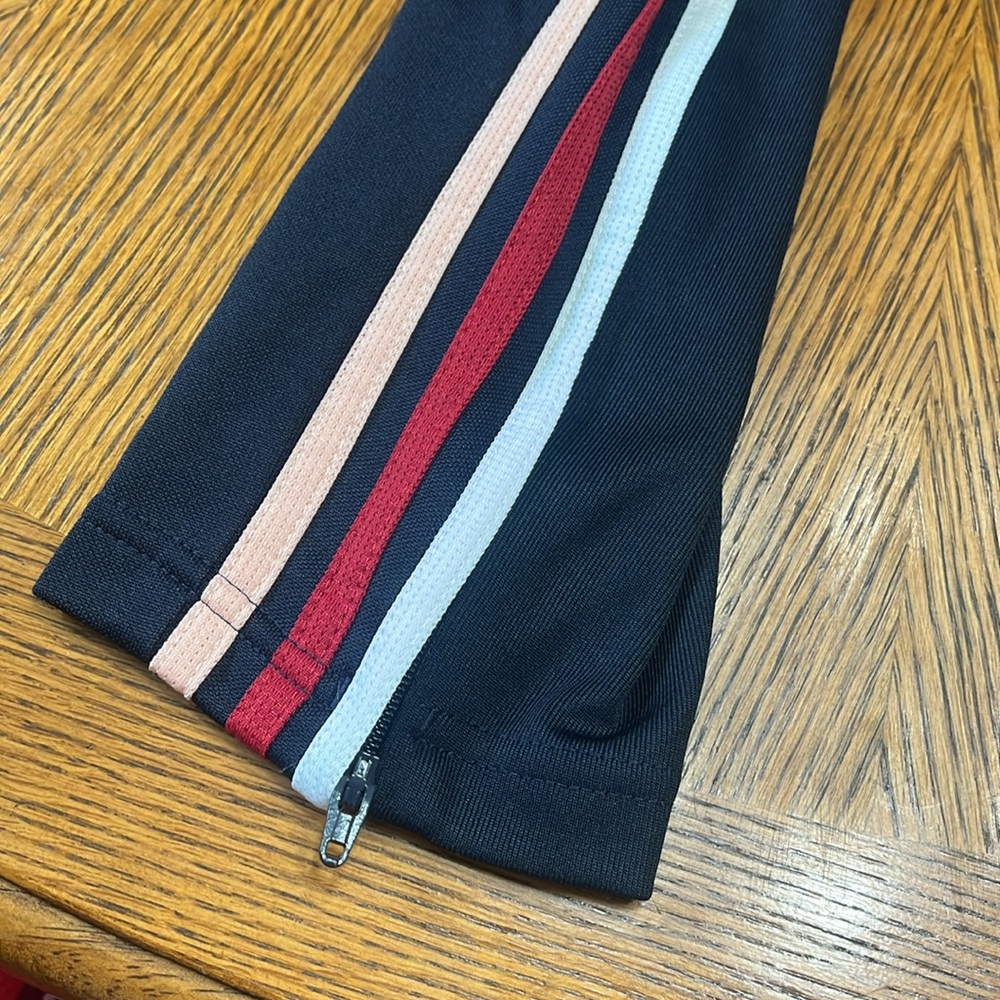 Adidas • Joggers - Picture 6 of 8